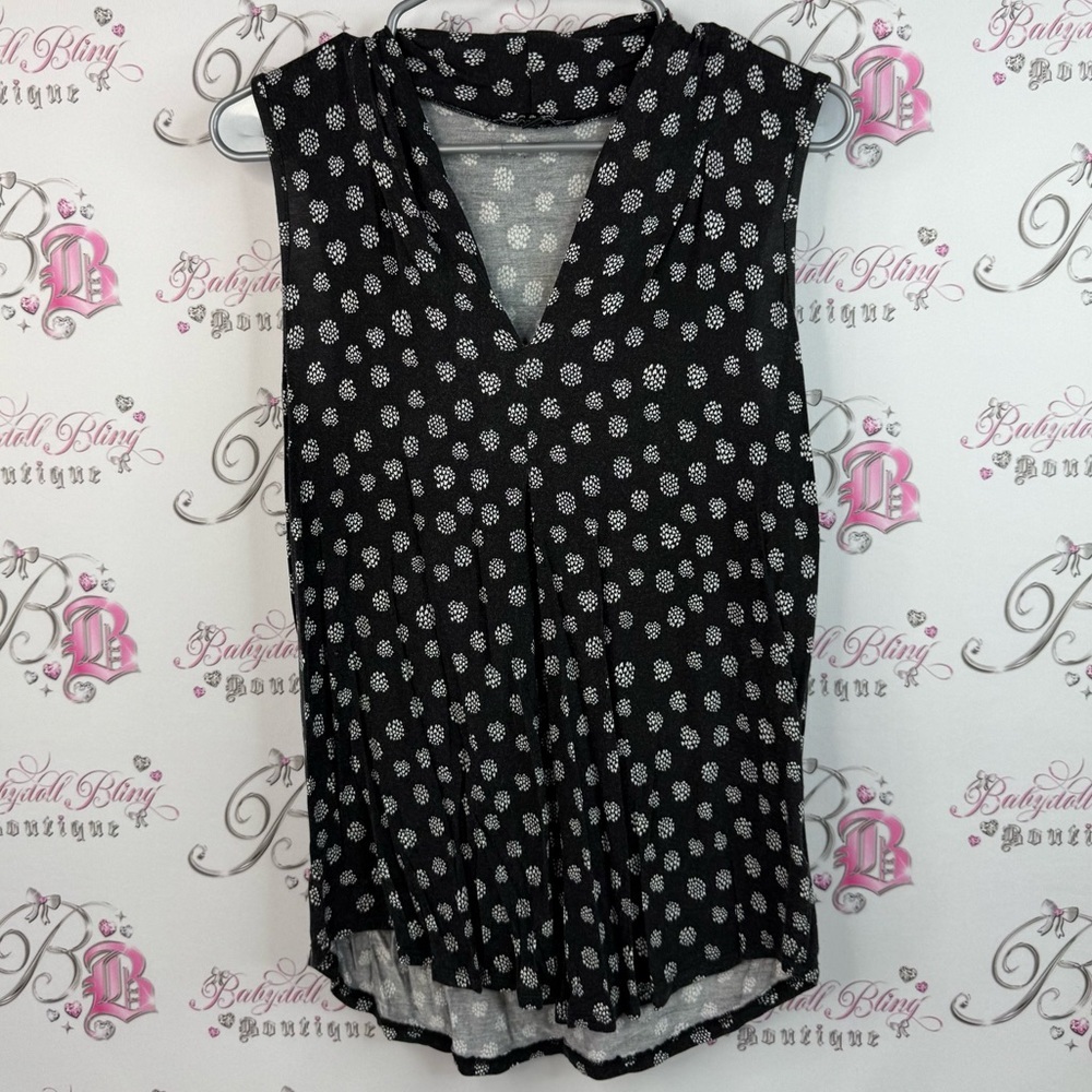 Cable & Gauge tank top heart dotted print v neck Black and White Floral Blouse